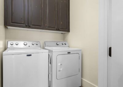 Laundry room with closed cupboards