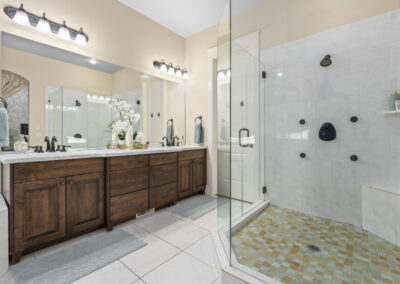 elegant interior design for guest bathroom